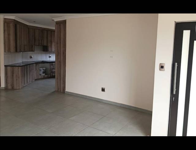 4 BEDROOM HOUSE FOR SALE IN MANDELA VIEW